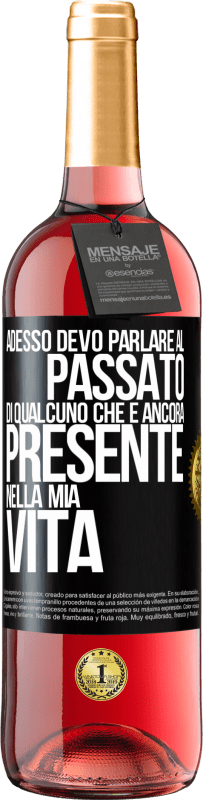 Spedizione Gratuita | Vino rosato Edizione ROSÉ Adesso devo parlare al passato di qualcuno che è ancora presente nella mia vita Etichetta Nera. Etichetta personalizzabile Vino giovane Raccogliere 2023 Tempranillo