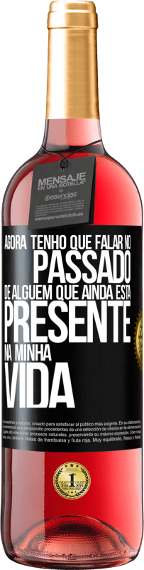 Envio grátis | Vinho rosé Edição ROSÉ Agora tenho que falar no passado de alguém que ainda está presente na minha vida Etiqueta Preta. Etiqueta personalizável Vinho jovem Colheita 2023 Tempranillo