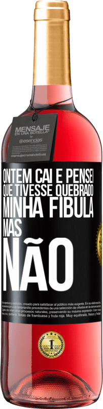 29,95 € | Vinho rosé Edição ROSÉ Ontem caí e pensei que tivesse quebrado minha fíbula. Mas não Etiqueta Preta. Etiqueta personalizável Vinho jovem Colheita 2023 Tempranillo