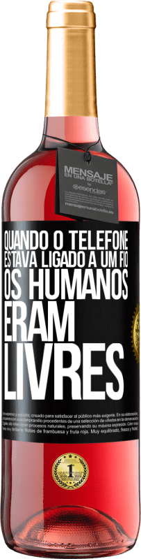 «Quando o telefone estava ligado a um fio, os humanos eram livres» Edição ROSÉ