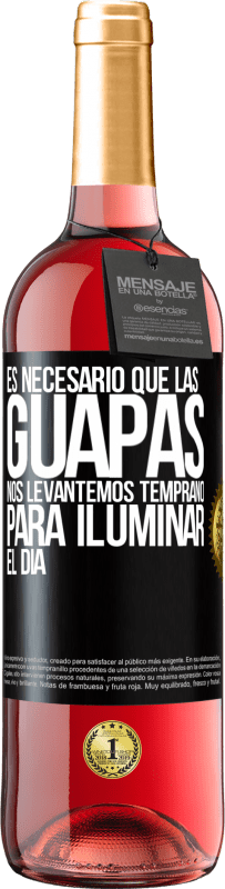 29,95 € Envío gratis | Vino Rosado Edición ROSÉ Es necesario que las guapas nos levantemos temprano para iluminar el día Etiqueta Negra. Etiqueta personalizable Vino joven Cosecha 2025 Tempranillo