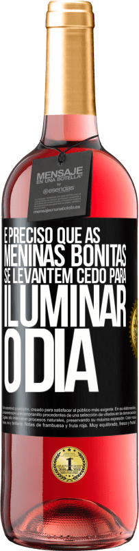 29,95 € Envio grátis | Vinho rosé Edição ROSÉ É preciso que as meninas bonitas se levantem cedo para iluminar o dia Etiqueta Preta. Etiqueta personalizável Vinho jovem Colheita 2025 Tempranillo