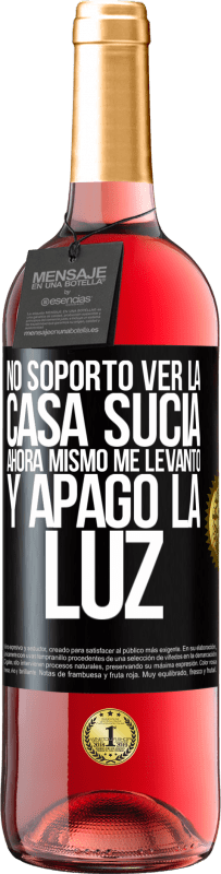 29,95 € Envío gratis | Vino Rosado Edición ROSÉ No soporto ver la casa sucia. Ahora mismo me levanto y apago la luz Etiqueta Negra. Etiqueta personalizable Vino joven Cosecha 2023 Tempranillo