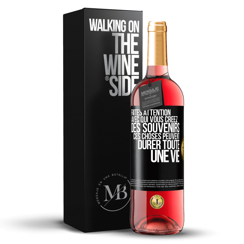 29,95 € Envoi gratuit | Vin rosé Édition ROSÉ Faites attention avec qui vous créez des souvenirs. Ces choses peuvent durer toute une vie Étiquette Noire. Étiquette personnalisable Vin jeune Récolte 2023 Tempranillo