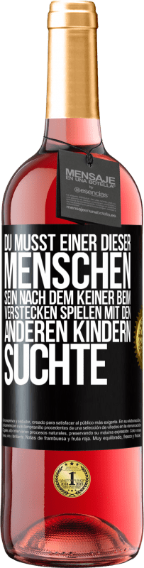 Kostenloser Versand | Roséwein ROSÉ Ausgabe Du musst einer dieser Menschen sein, nach dem keiner beim Verstecken spielen mit den anderen Kindern suchte Schwarzes Etikett. Anpassbares Etikett Junger Wein Ernte 2023 Tempranillo