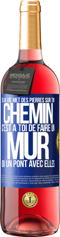 29,95 € | Vin rosé Édition ROSÉ Si la vie met des pierres sur ton chemin c'est à toi de faire un mur ou un pont avec elles Étiquette Bleue. Étiquette personnalisable Vin jeune Récolte 2023 Tempranillo