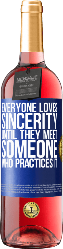 29,95 € | Rosé Wine ROSÉ Edition Everyone loves sincerity. Until they meet someone who practices it Blue Label. Customizable label Young wine Harvest 2024 Tempranillo