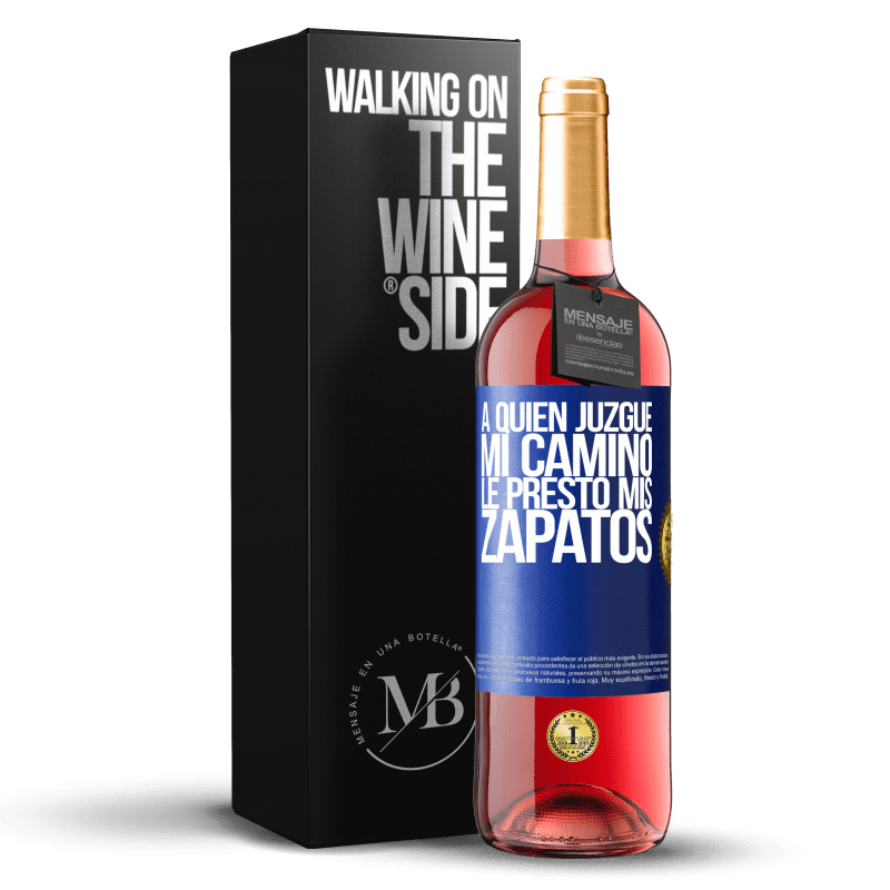 29,95 € Envío gratis | Vino Rosado Edición ROSÉ A quien juzgue mi camino, le presto mis zapatos Etiqueta Azul. Etiqueta personalizable Vino joven Cosecha 2024 Tempranillo