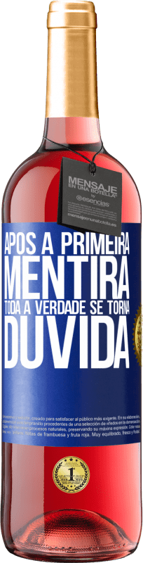 29,95 € | Vinho rosé Edição ROSÉ Após a primeira mentira, toda a verdade se torna dúvida Etiqueta Azul. Etiqueta personalizável Vinho jovem Colheita 2024 Tempranillo