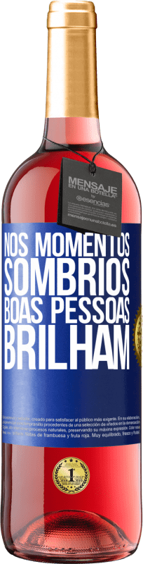 29,95 € Envio grátis | Vinho rosé Edição ROSÉ Nos momentos sombrios, boas pessoas brilham Etiqueta Azul. Etiqueta personalizável Vinho jovem Colheita 2025 Tempranillo