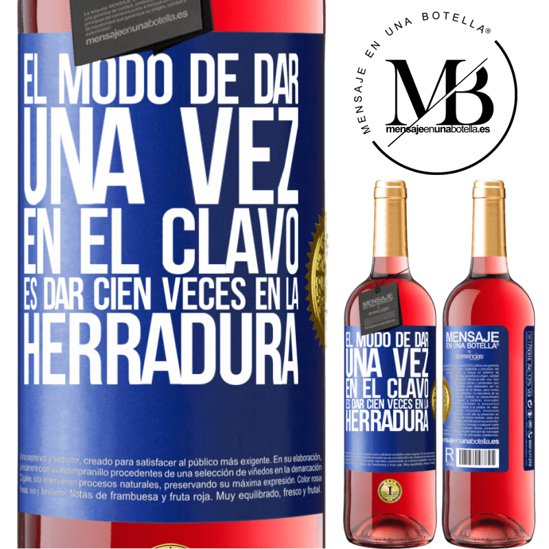 29,95 € Envío gratis | Vino Rosado Edición ROSÉ El modo de dar una vez en el clavo, es dar cien veces en la herradura Etiqueta Azul. Etiqueta personalizable Vino joven Cosecha 2023 Tempranillo