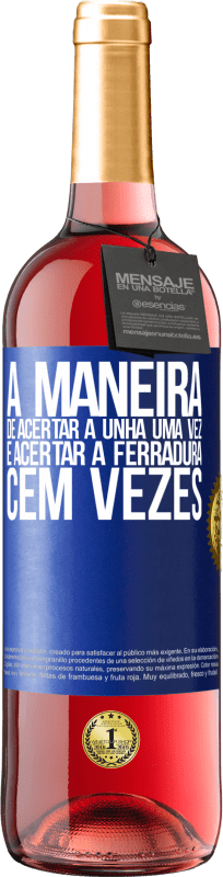 29,95 € Envio grátis | Vinho rosé Edição ROSÉ A maneira de acertar a unha uma vez é acertar a ferradura cem vezes Etiqueta Azul. Etiqueta personalizável Vinho jovem Colheita 2025 Tempranillo