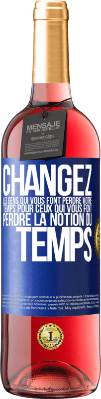 29,95 € | Vin rosé Édition ROSÉ Changez les gens qui vous font perdre votre temps pour ceux qui vous font perdre la notion du temps Étiquette Bleue. Étiquette personnalisable Vin jeune Récolte 2025 Tempranillo