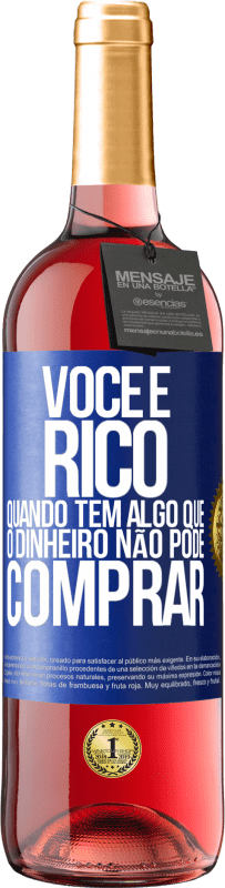 29,95 € Envio grátis | Vinho rosé Edição ROSÉ Você é rico quando tem algo que o dinheiro não pode comprar Etiqueta Azul. Etiqueta personalizável Vinho jovem Colheita 2024 Tempranillo