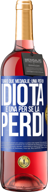 29,95 € Spedizione Gratuita | Vino rosato Edizione ROSÉ Ti darò due medaglie: una per un idiota e una per se la perdi Etichetta Blu. Etichetta personalizzabile Vino giovane Raccogliere 2024 Tempranillo