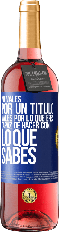 29,95 € | Vino Rosado Edición ROSÉ No vales por un título. Vales por lo que eres capaz de hacer con lo que sabes Etiqueta Azul. Etiqueta personalizable Vino joven Cosecha 2025 Tempranillo