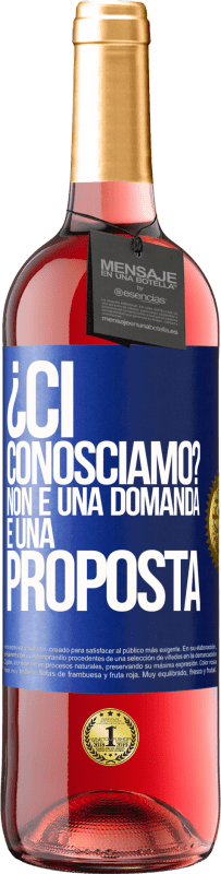 29,95 € Spedizione Gratuita | Vino rosato Edizione ROSÉ ¿Ci conosciamo? Non è una domanda, è una proposta Etichetta Blu. Etichetta personalizzabile Vino giovane Raccogliere 2025 Tempranillo
