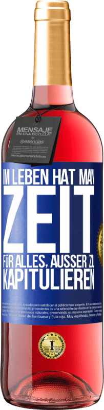 29,95 € Kostenloser Versand | Roséwein ROSÉ Ausgabe Im Leben hat man Zeit für alles, außer zu kapitulieren Blaue Markierung. Anpassbares Etikett Junger Wein Ernte 2025 Tempranillo
