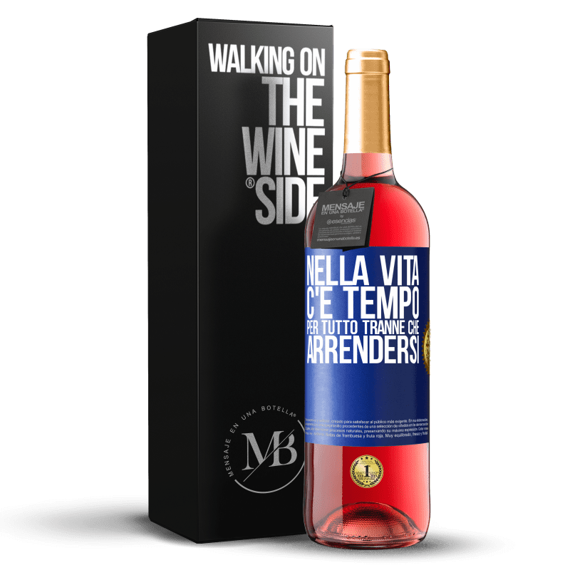 29,95 € Spedizione Gratuita | Vino rosato Edizione ROSÉ Nella vita c'è tempo per tutto tranne che arrendersi Etichetta Blu. Etichetta personalizzabile Vino giovane Raccogliere 2024 Tempranillo