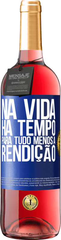 29,95 € Envio grátis | Vinho rosé Edição ROSÉ Na vida, há tempo para tudo, menos a rendição Etiqueta Azul. Etiqueta personalizável Vinho jovem Colheita 2024 Tempranillo