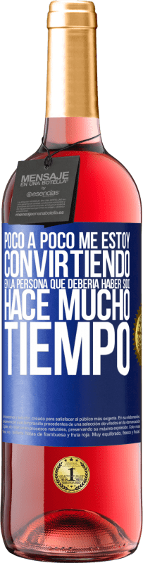 29,95 € | Vino Rosado Edición ROSÉ Poco a poco me estoy convirtiendo en la persona que debería haber sido hace mucho tiempo Etiqueta Azul. Etiqueta personalizable Vino joven Cosecha 2024 Tempranillo