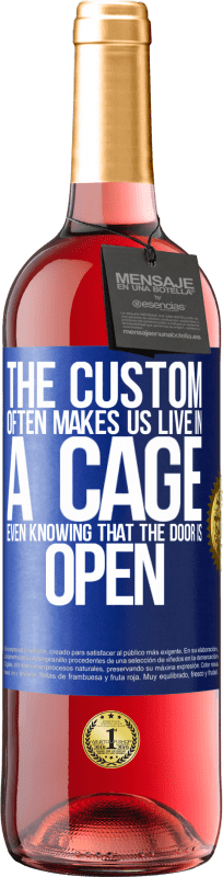 29,95 € Free Shipping | Rosé Wine ROSÉ Edition The custom often makes us live in a cage even knowing that the door is open Blue Label. Customizable label Young wine Harvest 2025 Tempranillo