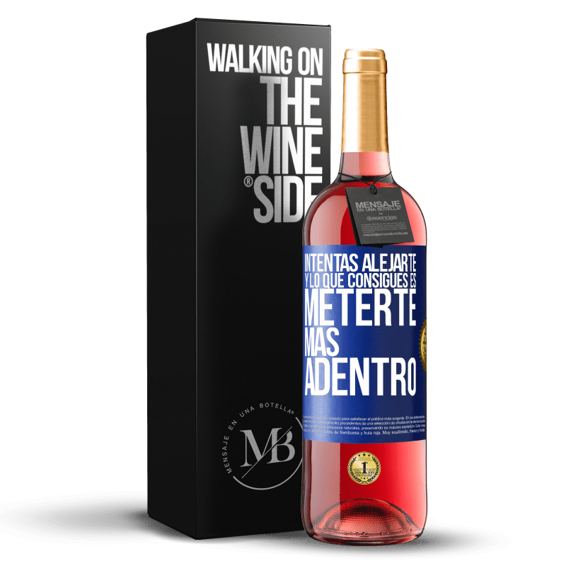 29,95 € Envío gratis | Vino Rosado Edición ROSÉ Intentas alejarte y lo que consigues es meterte más adentro Etiqueta Azul. Etiqueta personalizable Vino joven Cosecha 2024 Tempranillo