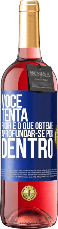 29,95 € Envio grátis | Vinho rosé Edição ROSÉ Você tenta fugir e o que obtém é aprofundar-se por dentro Etiqueta Azul. Etiqueta personalizável Vinho jovem Colheita 2025 Tempranillo