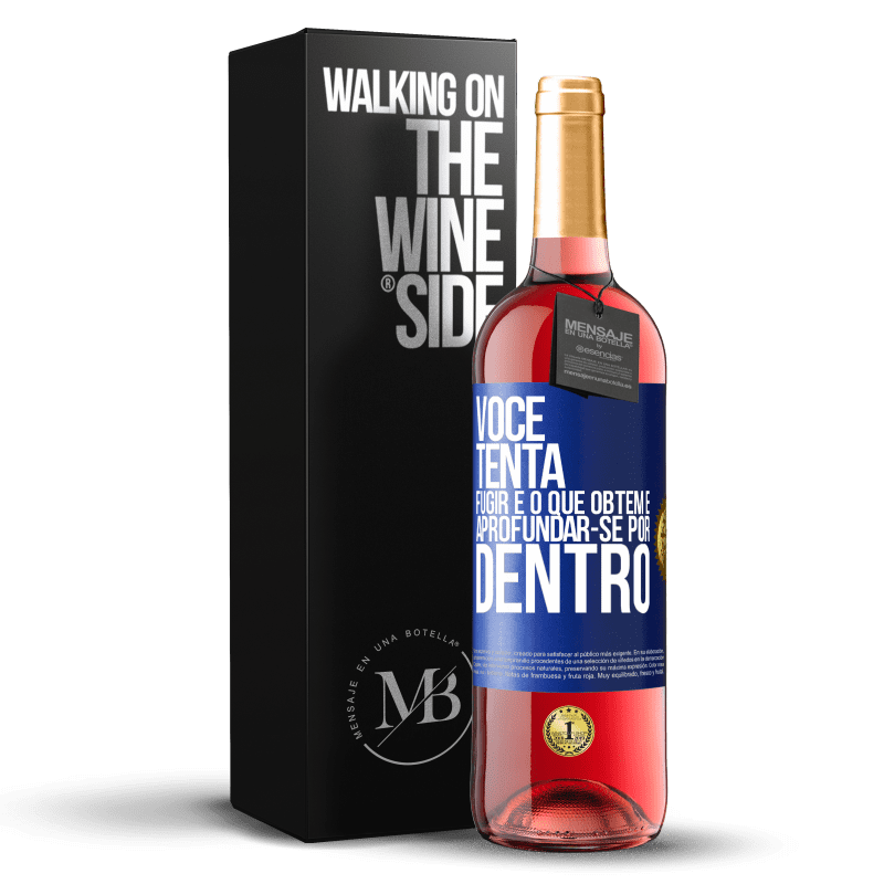 29,95 € Envio grátis | Vinho rosé Edição ROSÉ Você tenta fugir e o que obtém é aprofundar-se por dentro Etiqueta Azul. Etiqueta personalizável Vinho jovem Colheita 2024 Tempranillo