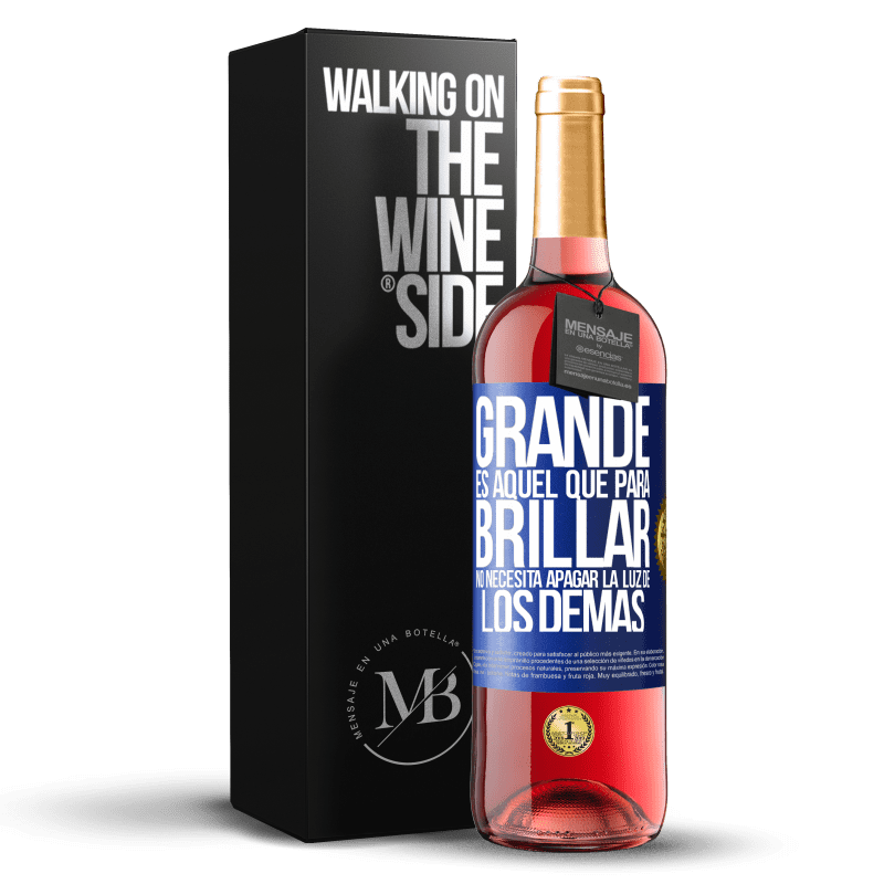 29,95 € Envío gratis | Vino Rosado Edición ROSÉ Grande es aquel que para brillar no necesita apagar la luz de los demás Etiqueta Azul. Etiqueta personalizable Vino joven Cosecha 2024 Tempranillo