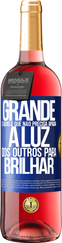 Envio grátis | Vinho rosé Edição ROSÉ Grande é aquele que não precisa apagar a luz dos outros para brilhar Etiqueta Azul. Etiqueta personalizável Vinho jovem Colheita 2023 Tempranillo