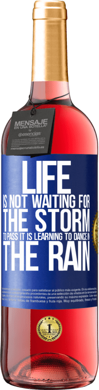 29,95 € | Rosé Wine ROSÉ Edition Life is not waiting for the storm to pass. It is learning to dance in the rain Blue Label. Customizable label Young wine Harvest 2023 Tempranillo