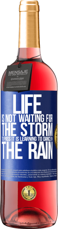 29,95 € | Rosé Wine ROSÉ Edition Life is not waiting for the storm to pass. It is learning to dance in the rain Blue Label. Customizable label Young wine Harvest 2024 Tempranillo