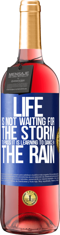 29,95 € | Rosé Wine ROSÉ Edition Life is not waiting for the storm to pass. It is learning to dance in the rain Blue Label. Customizable label Young wine Harvest 2025 Tempranillo