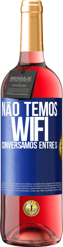 29,95 € | Vinho rosé Edição ROSÉ Não temos WiFi, conversamos entre si Etiqueta Azul. Etiqueta personalizável Vinho jovem Colheita 2024 Tempranillo