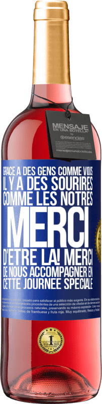 «Grâce à des gens comme vous il y a des sourires comme les nôtres. Merci d'être là! Merci de nous accompagner en cette journée sp» Édition ROSÉ