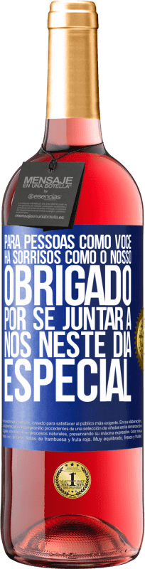 29,95 € | Vinho rosé Edição ROSÉ Para pessoas como você, há sorrisos como o nosso. Obrigado por se juntar a nós neste dia especial Etiqueta Azul. Etiqueta personalizável Vinho jovem Colheita 2024 Tempranillo