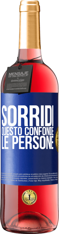 29,95 € | Vino rosato Edizione ROSÉ Sorridi, questo confonde le persone Etichetta Blu. Etichetta personalizzabile Vino giovane Raccogliere 2024 Tempranillo