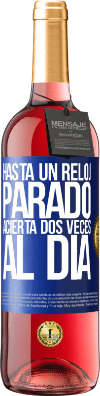 29,95 € Envío gratis | Vino Rosado Edición ROSÉ Hasta un reloj parado acierta dos veces al día Etiqueta Azul. Etiqueta personalizable Vino joven Cosecha 2025 Tempranillo