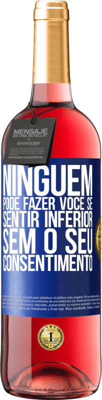 29,95 € | Vinho rosé Edição ROSÉ Ninguém pode fazer você se sentir inferior sem o seu consentimento Etiqueta Azul. Etiqueta personalizável Vinho jovem Colheita 2024 Tempranillo