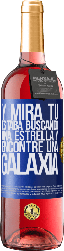 29,95 € | Vino Rosado Edición ROSÉ Y mira tú, estaba buscando una estrella y encontré una galaxia Etiqueta Azul. Etiqueta personalizable Vino joven Cosecha 2024 Tempranillo