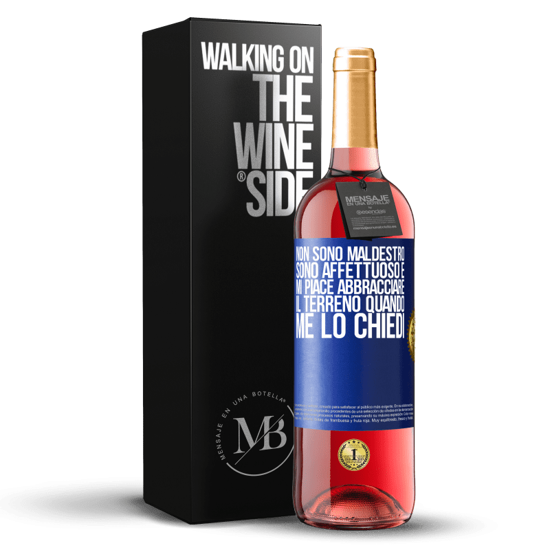 29,95 € Spedizione Gratuita | Vino rosato Edizione ROSÉ Non sono maldestro, sono affettuoso e mi piace abbracciare il terreno quando me lo chiedi Etichetta Blu. Etichetta personalizzabile Vino giovane Raccogliere 2024 Tempranillo