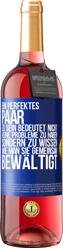29,95 € | Roséwein ROSÉ Ausgabe Ein perfektes Paar zu sein bedeutet nicht, keine Probleme zu haben, sondern zu wissen, wie man sie gemeinsam bewältigt Blaue Markierung. Anpassbares Etikett Junger Wein Ernte 2025 Tempranillo