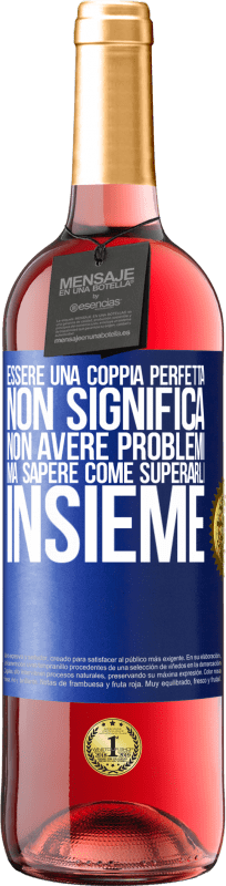 29,95 € | Vino rosato Edizione ROSÉ Essere una coppia perfetta non significa non avere problemi, ma sapere come superarli insieme Etichetta Blu. Etichetta personalizzabile Vino giovane Raccogliere 2024 Tempranillo