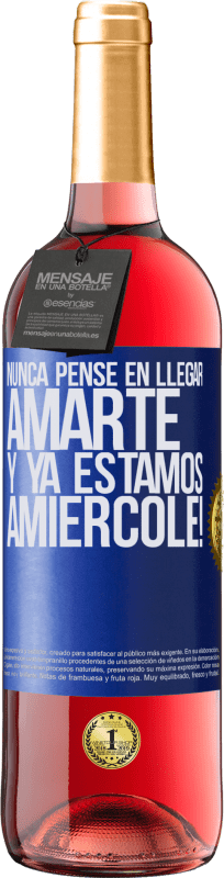 29,95 € | Vino Rosado Edición ROSÉ Nunca pensé en llegar Amarte. Y ya estamos Amiércole! Etiqueta Azul. Etiqueta personalizable Vino joven Cosecha 2024 Tempranillo