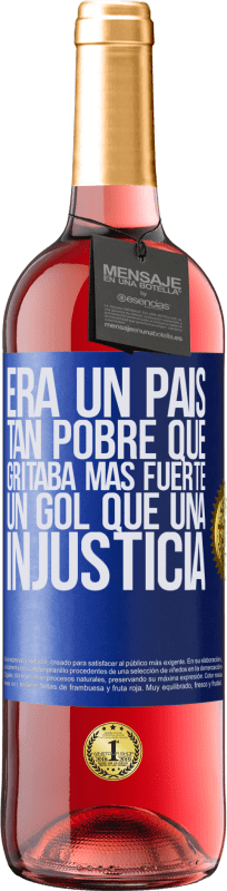 29,95 € | Vino Rosado Edición ROSÉ Era un país tan pobre que gritaba más fuerte un gol que una injusticia Etiqueta Azul. Etiqueta personalizable Vino joven Cosecha 2024 Tempranillo