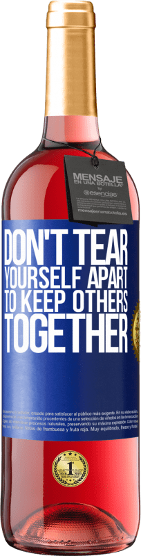 29,95 € Free Shipping | Rosé Wine ROSÉ Edition Don't tear yourself apart to keep others together Blue Label. Customizable label Young wine Harvest 2025 Tempranillo