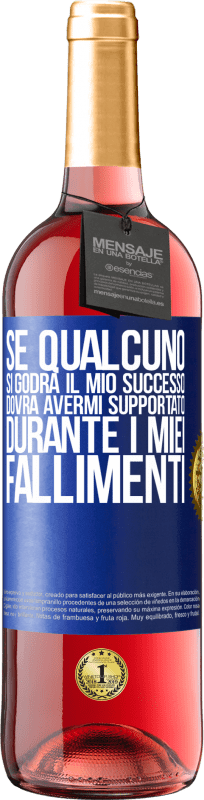 29,95 € Spedizione Gratuita | Vino rosato Edizione ROSÉ Se qualcuno si godrà il mio successo, dovrà avermi supportato durante i miei fallimenti Etichetta Blu. Etichetta personalizzabile Vino giovane Raccogliere 2025 Tempranillo