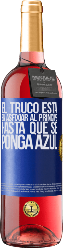 29,95 € | Vino Rosado Edición ROSÉ El truco está en axfisiar al príncipe hasta que se ponga azul Etiqueta Azul. Etiqueta personalizable Vino joven Cosecha 2023 Tempranillo