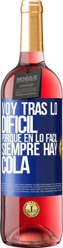 29,95 € | Vino Rosado Edición ROSÉ Voy tras lo difícil, porque en la lo fácil siempre hay cola Etiqueta Azul. Etiqueta personalizable Vino joven Cosecha 2024 Tempranillo